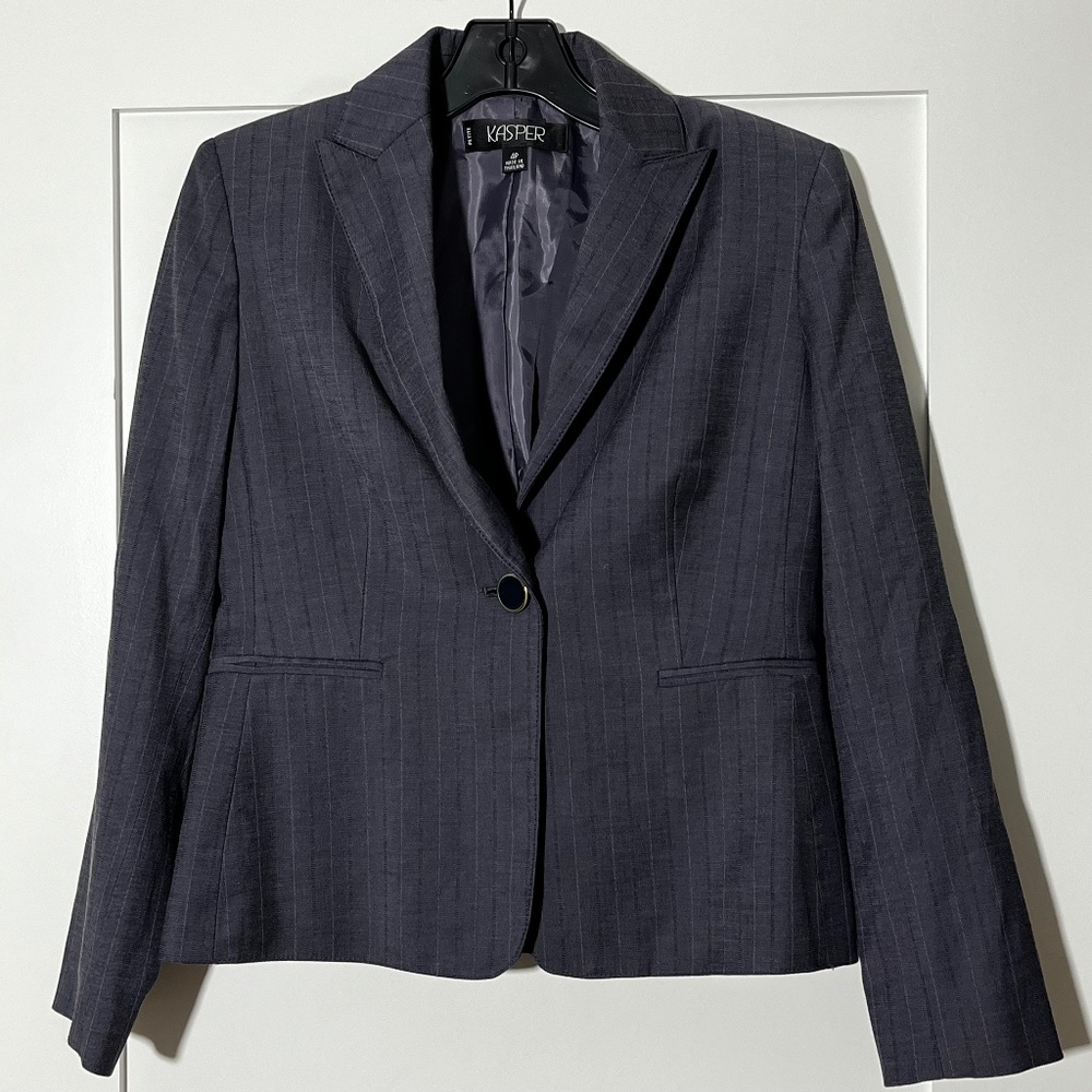 Kasper 2 piece pant suit - Grey - Size 4P